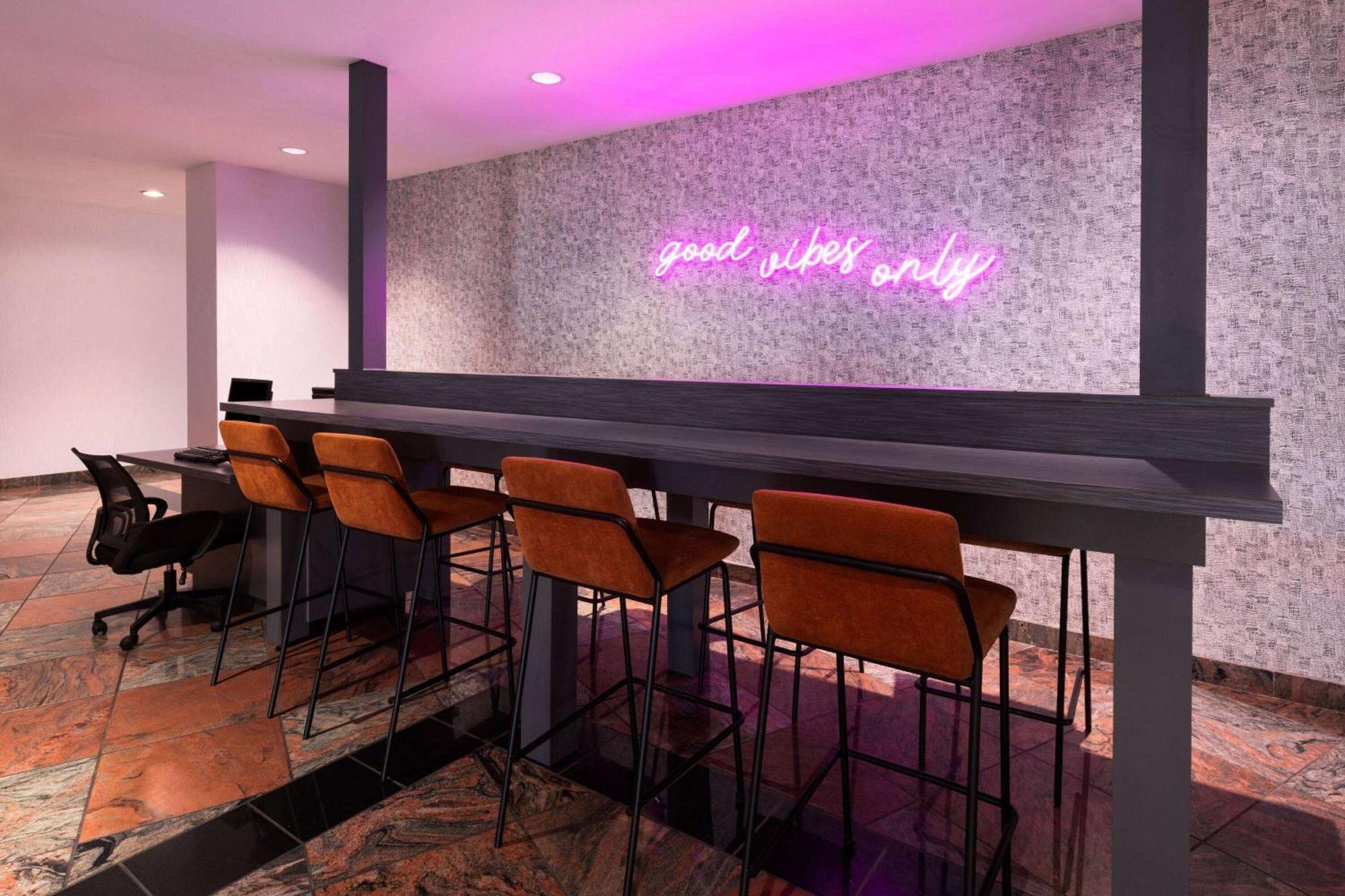 Wyndham Garden Downtown 3*