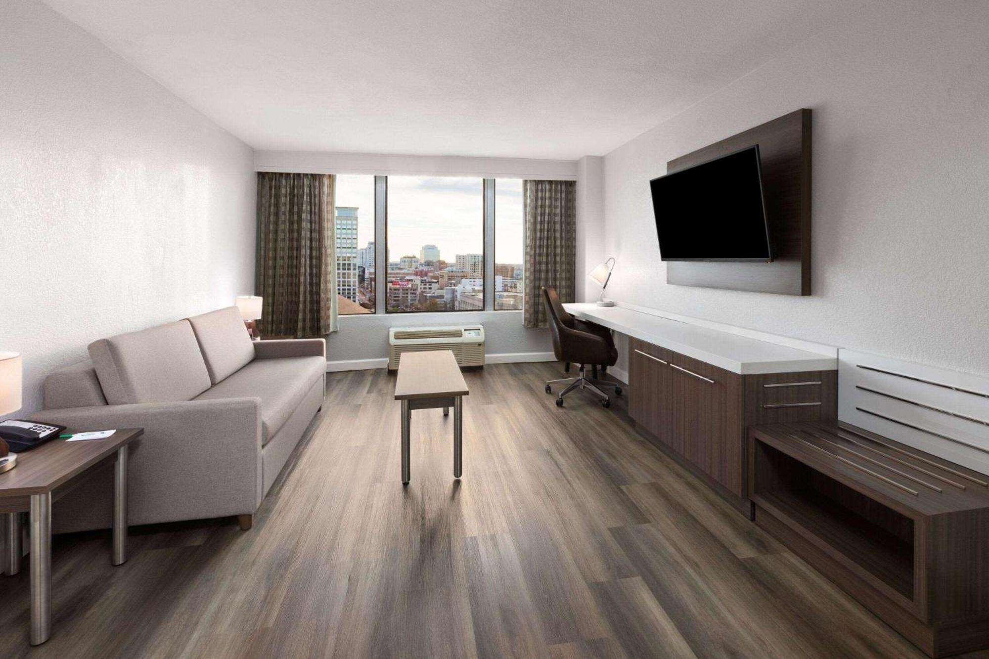 Wyndham Garden Downtown Hotel