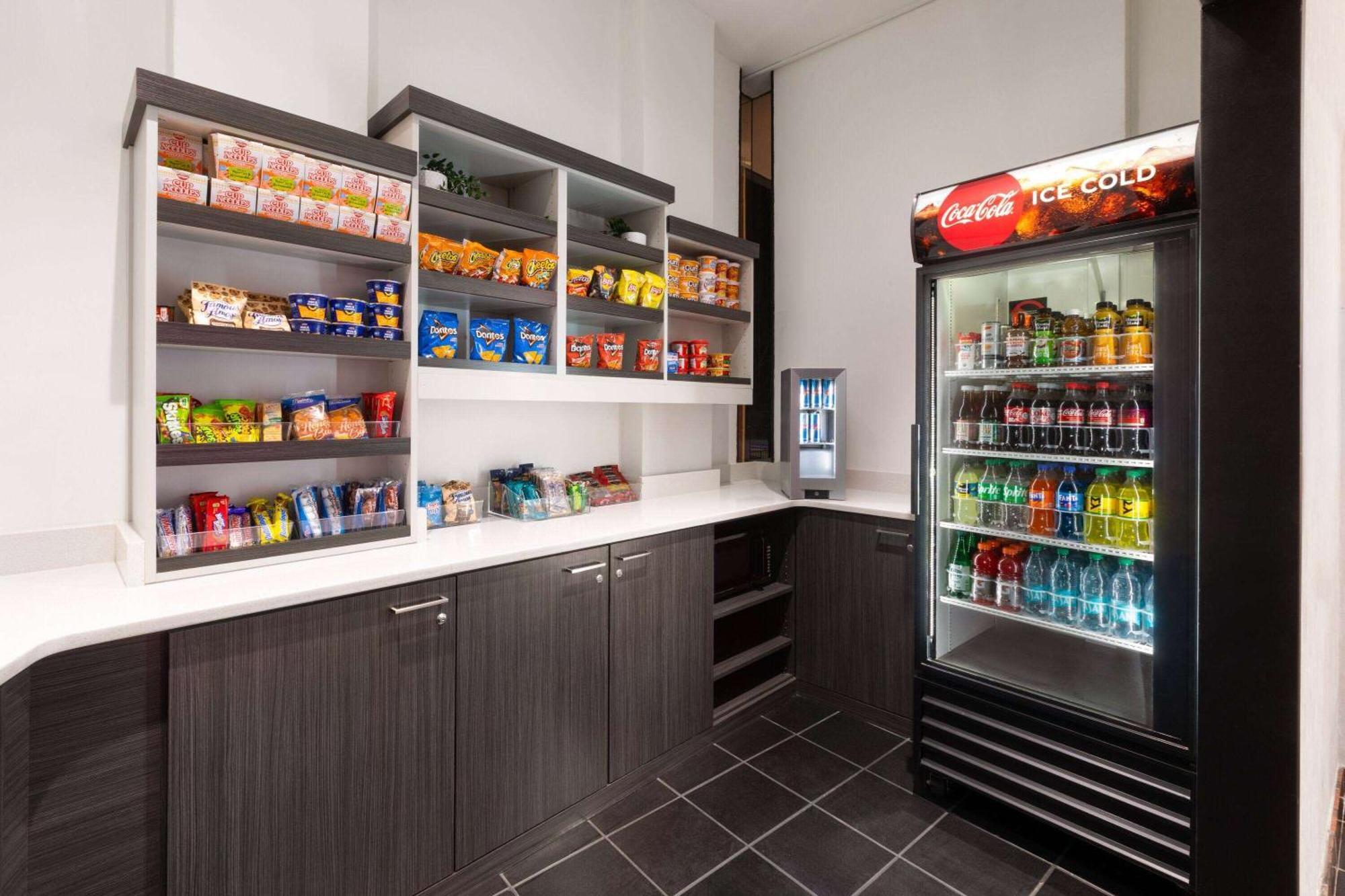 Wyndham Garden Downtown Hotel 3*