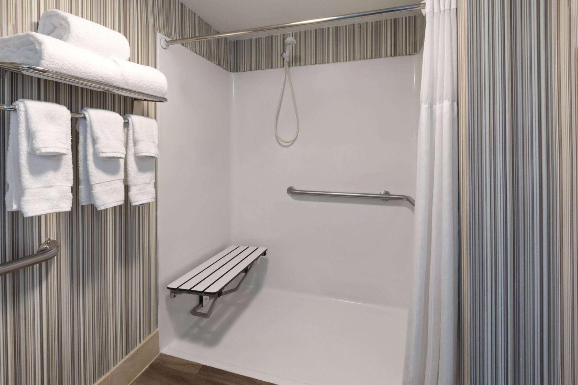 Wyndham Garden Downtown Hotel 3*