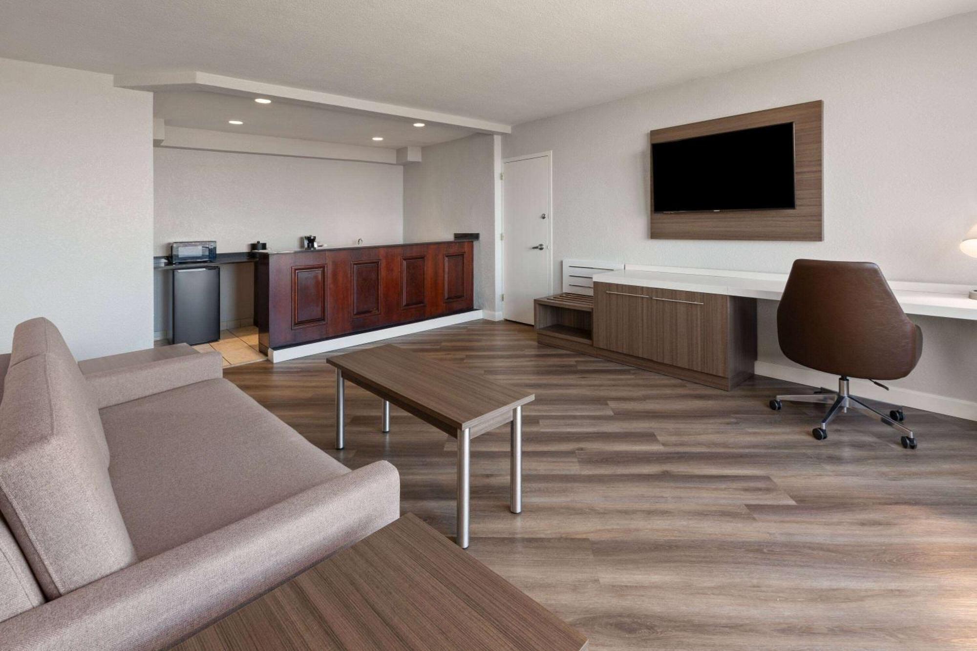 Hotel Wyndham Garden Downtown 3*