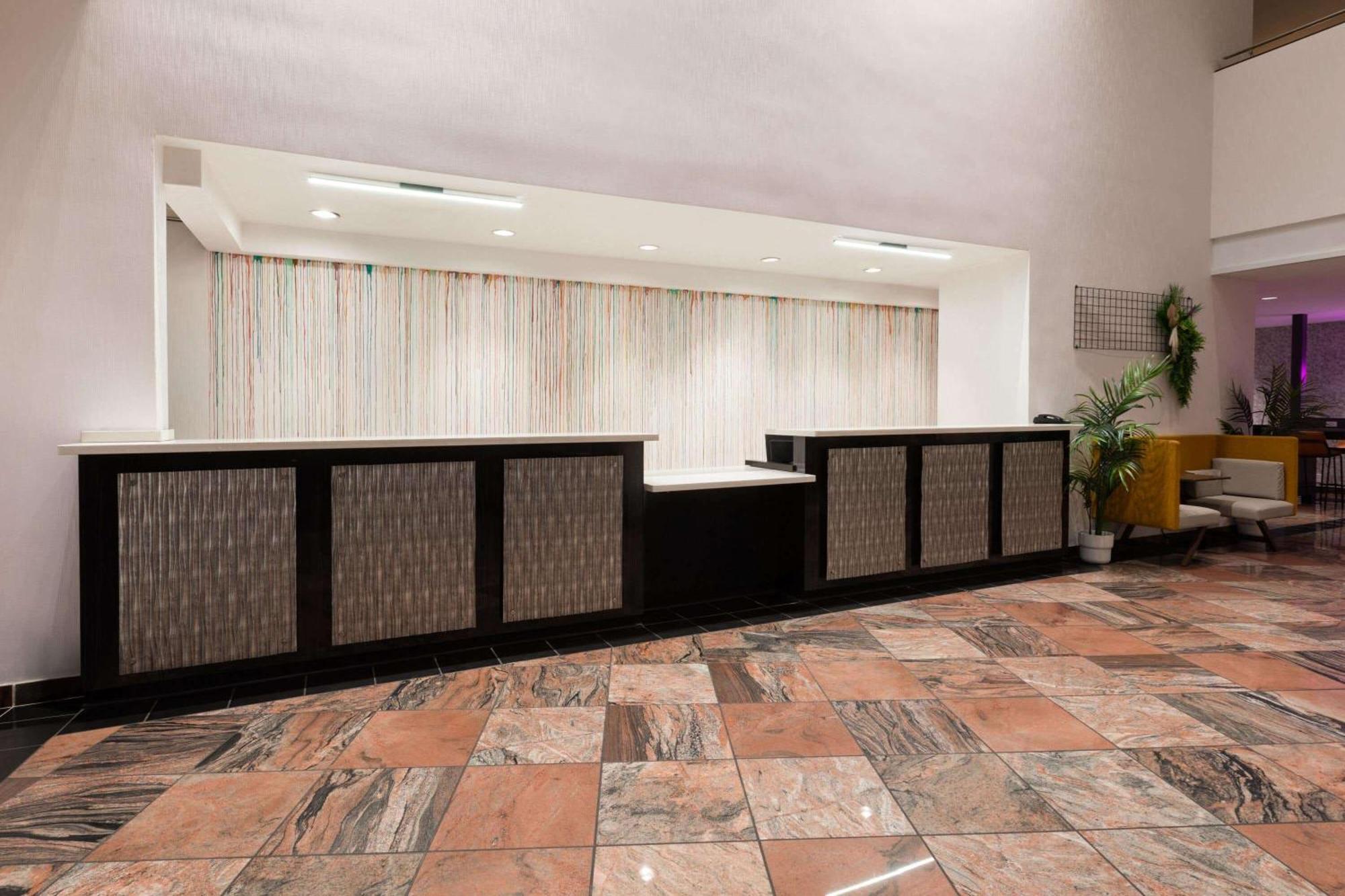 Wyndham Garden Downtown Hotel 3*