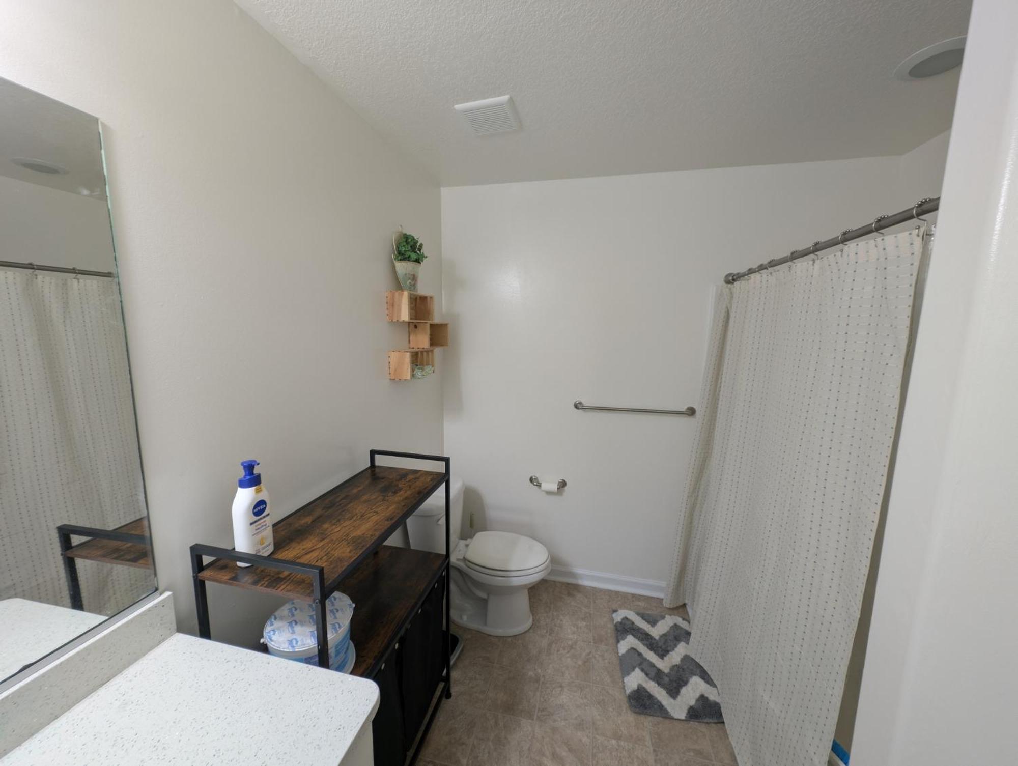 Homestay Room, Gym, And Puppy Cuddles Norfolk