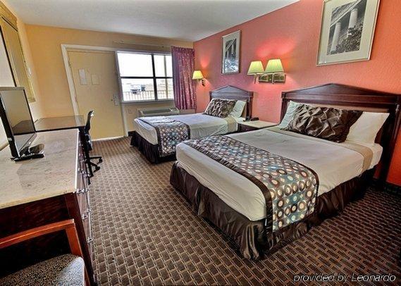 Lodge Econo At Military Circle