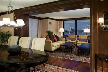 Sheraton Waterside Hotel