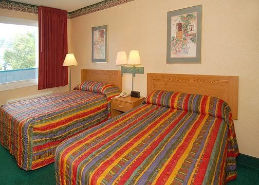 Econo Little Creek Lodge *