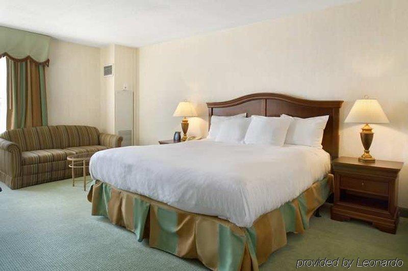 Doubletree By Hilton Airport