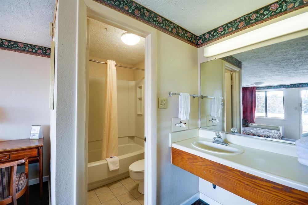 Hotel Budget Inn-norfolk, Va - Oceanview