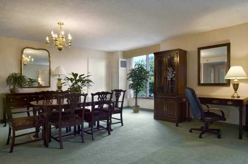 Doubletree By Hilton Airport Norfolk