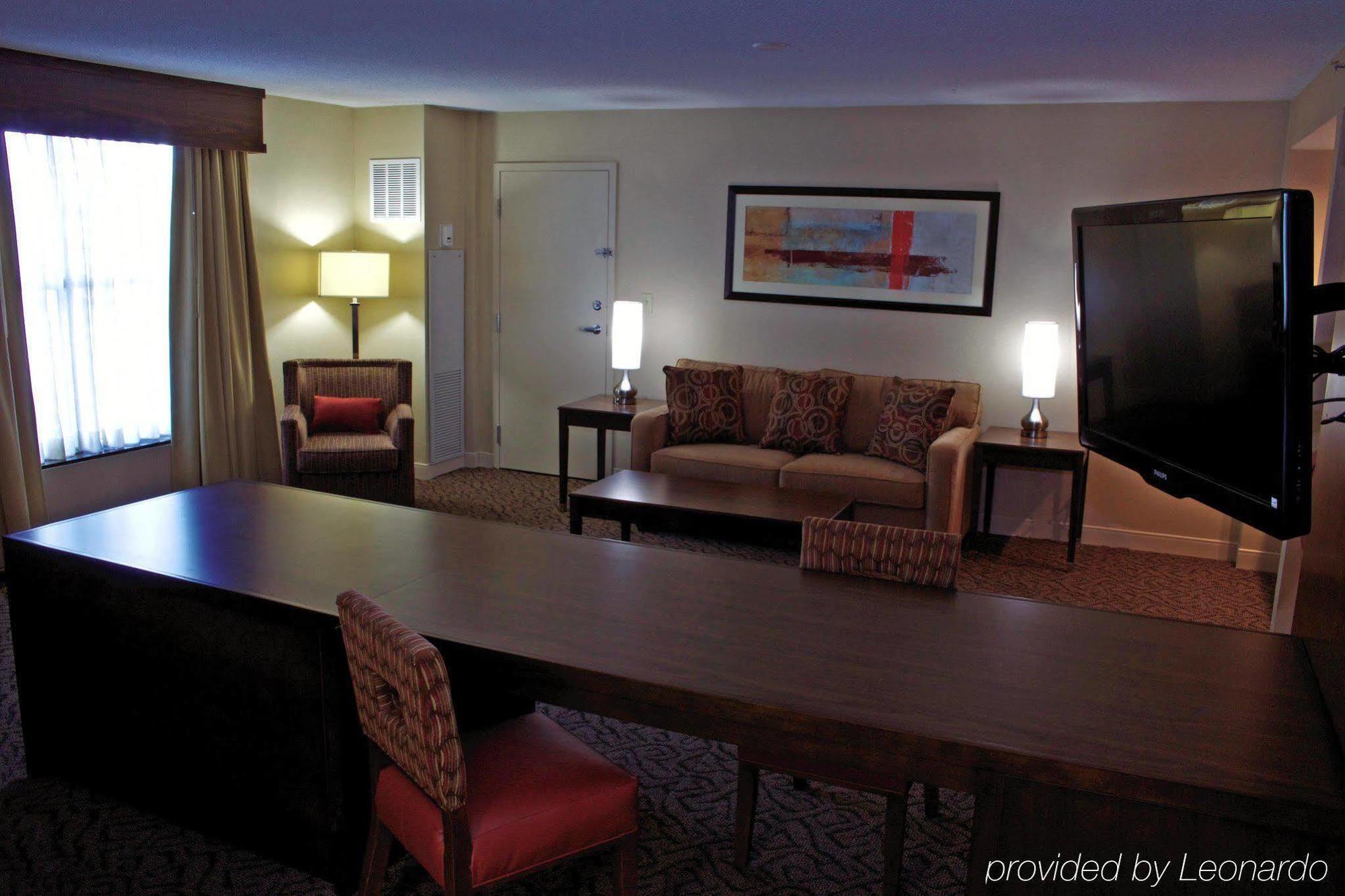 Hotel Doubletree By Hilton Airport 4*