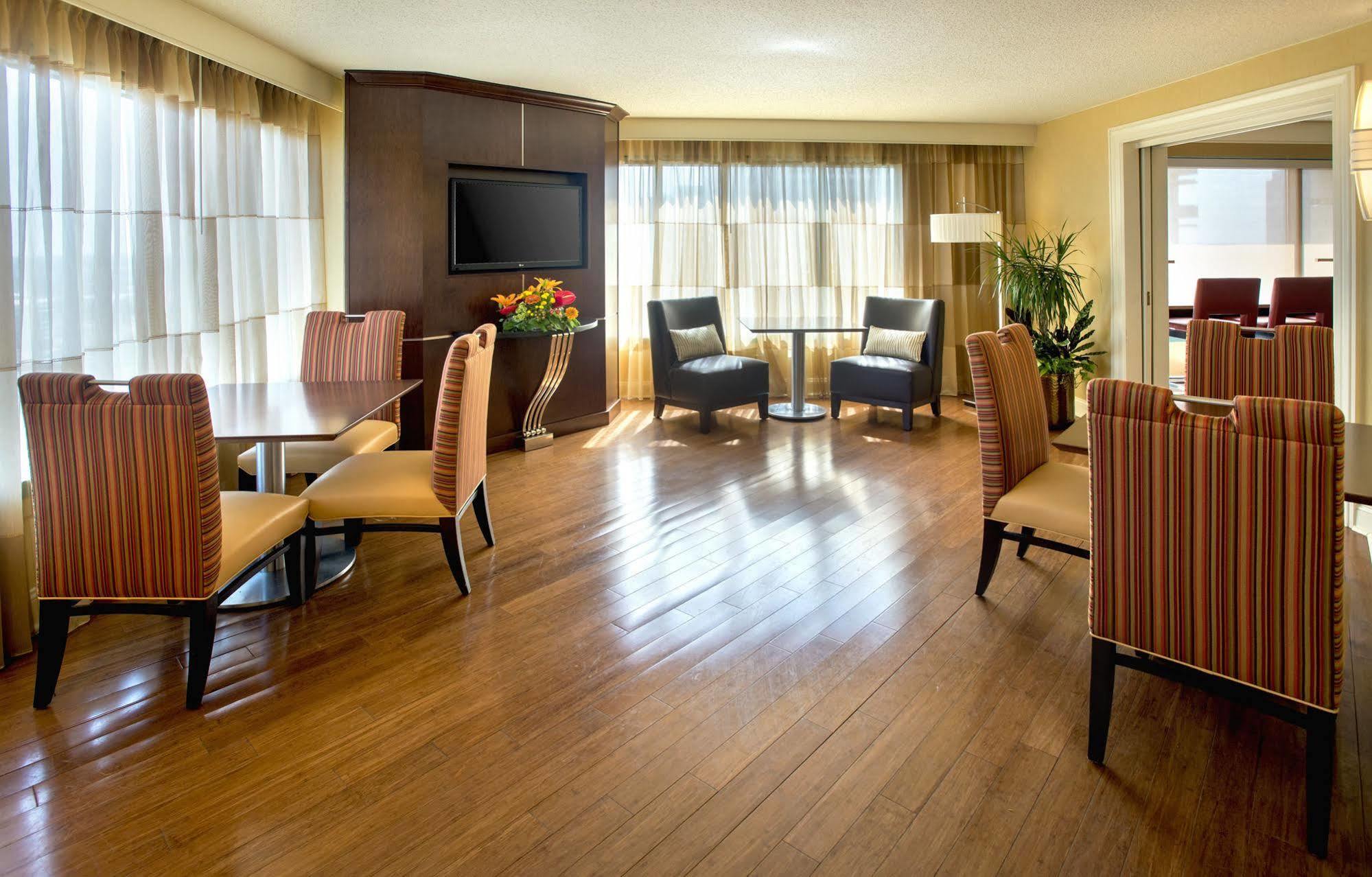 Waterside Marriott Hotel 3*