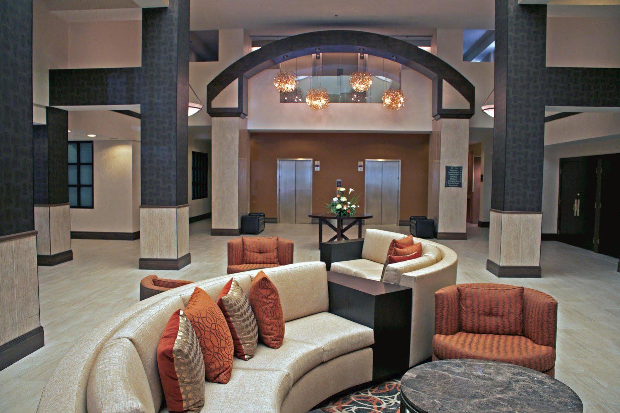 Doubletree By Hilton Airport