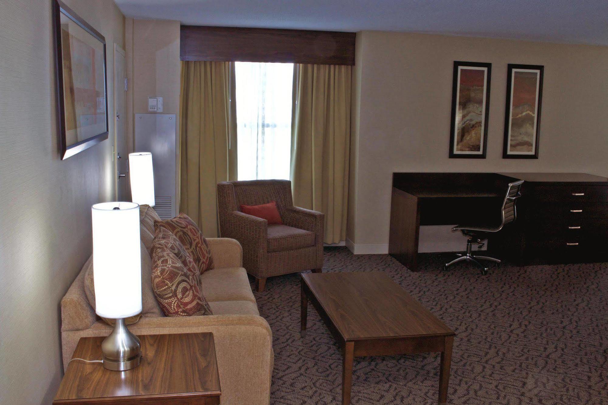 Doubletree By Hilton Airport Hotel 4*