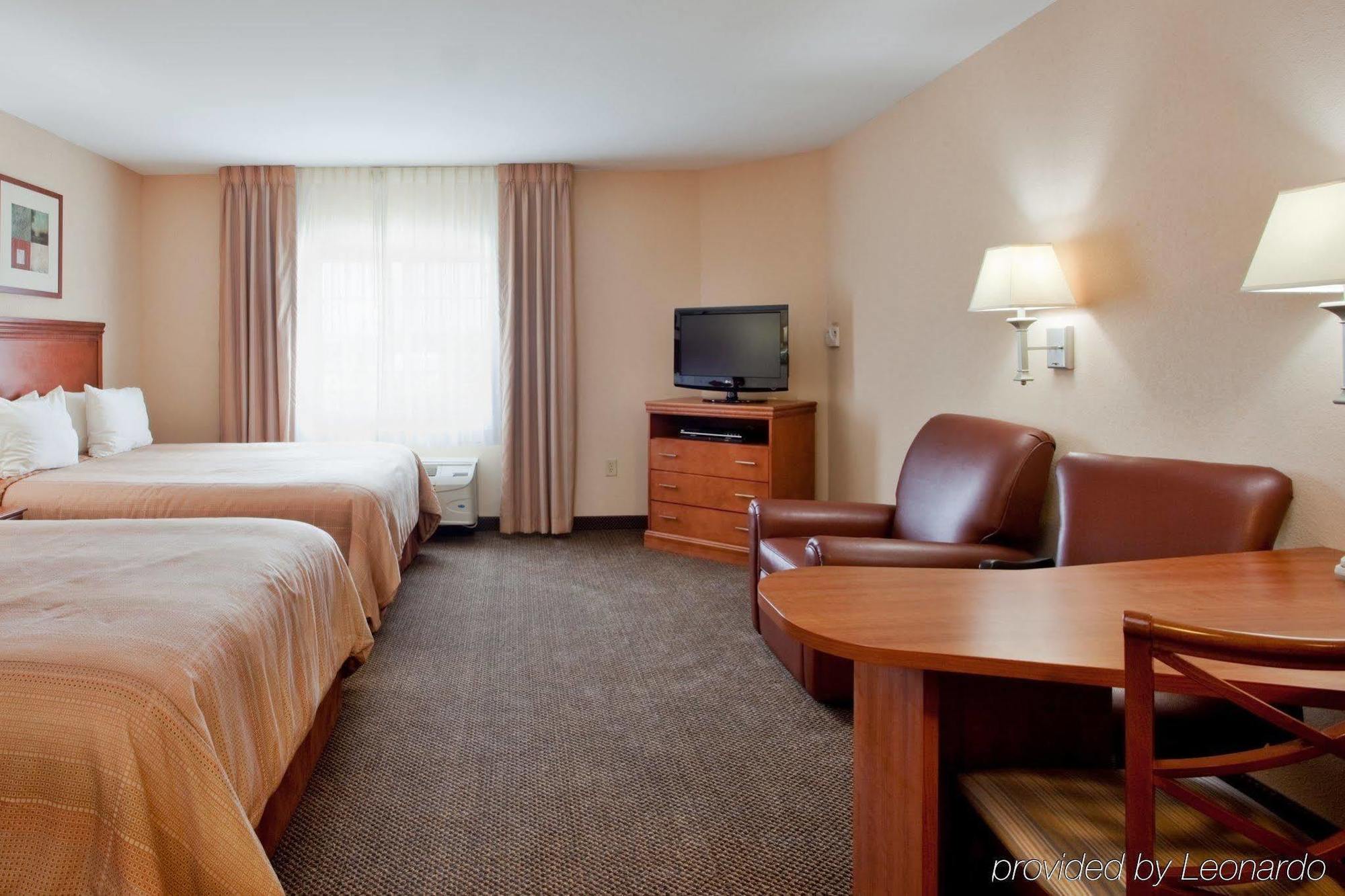 Candlewood Airport By Ihg Hotel