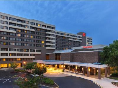 Sheraton Waterside Hotel 4*