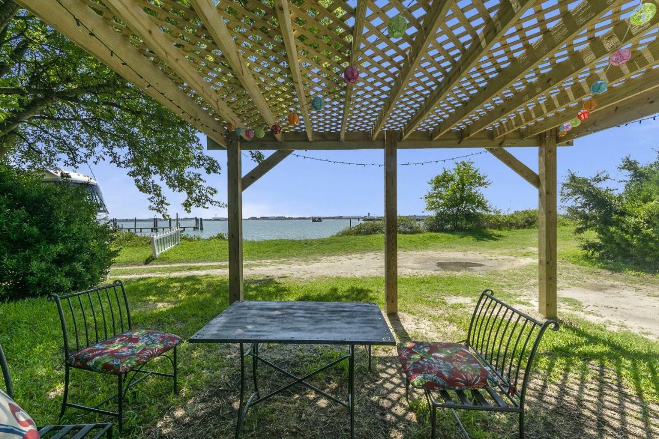 Charming Waterfront Holiday home *