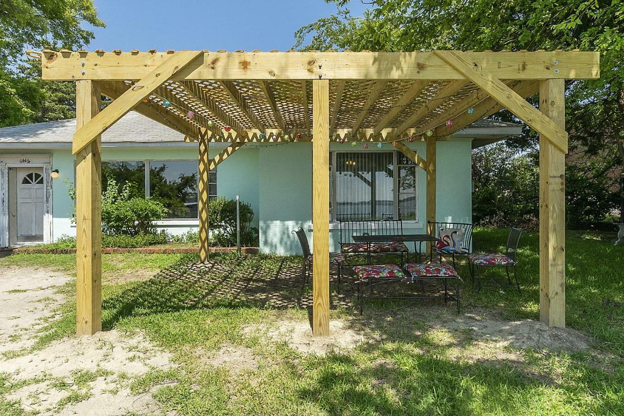 Charming Waterfront Holiday home