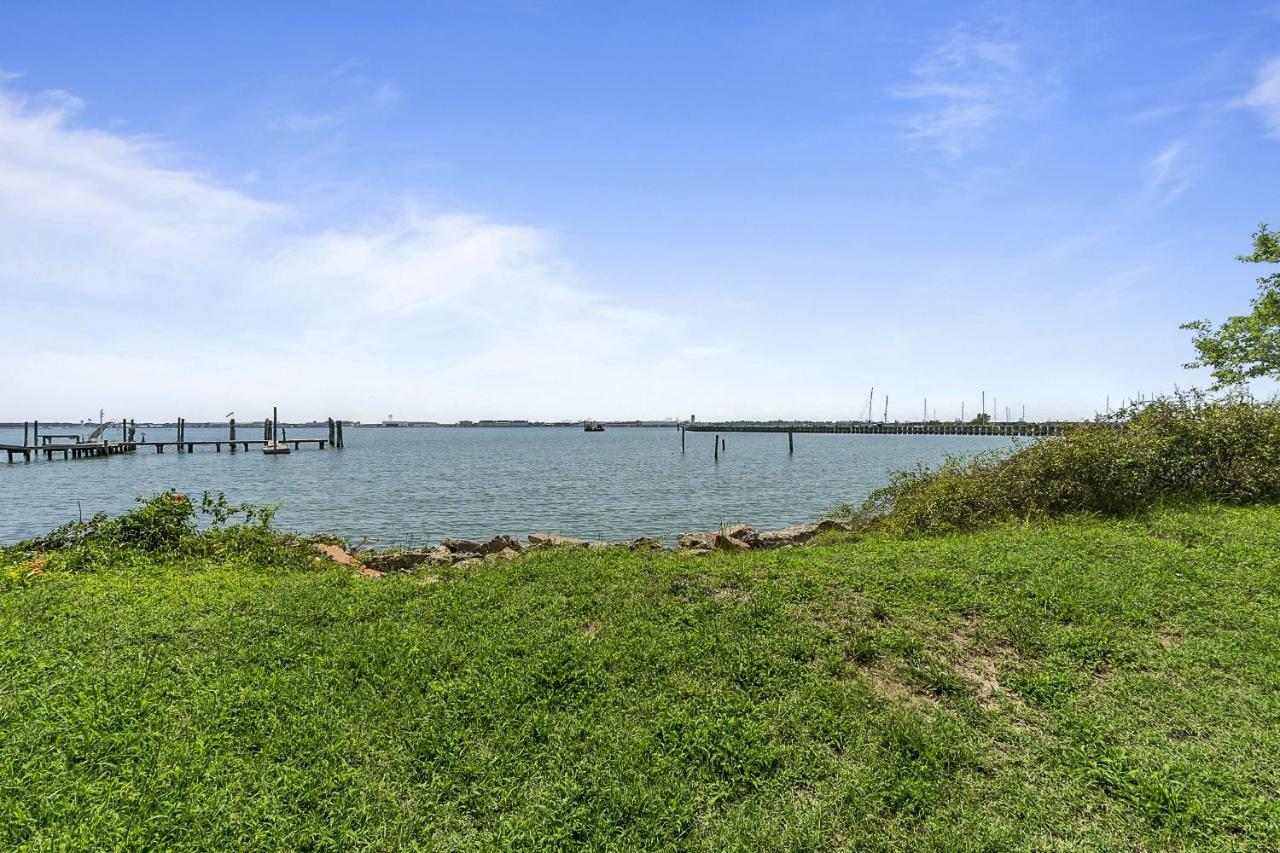 Charming Waterfront * Norfolk