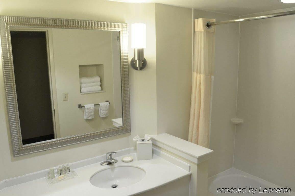 Delta By Marriott Airport 4*