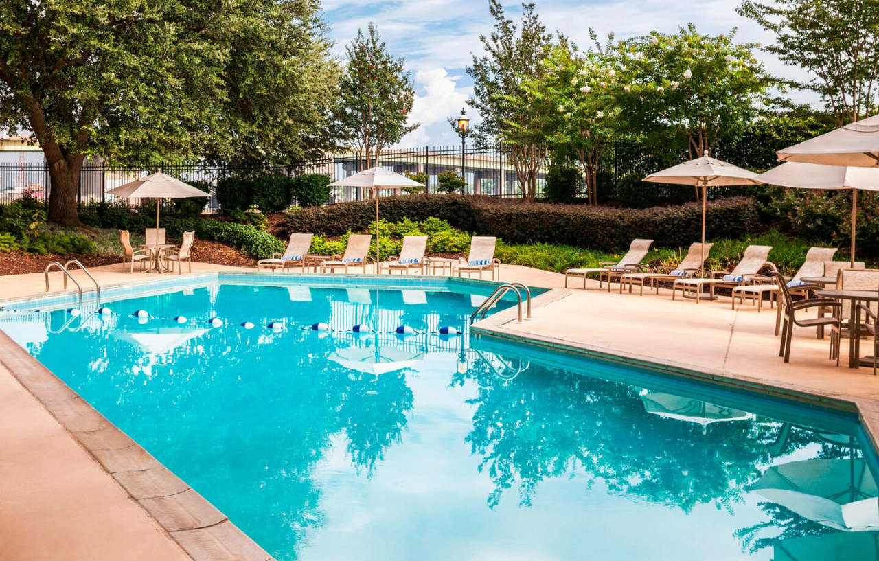 Sheraton Waterside 4*