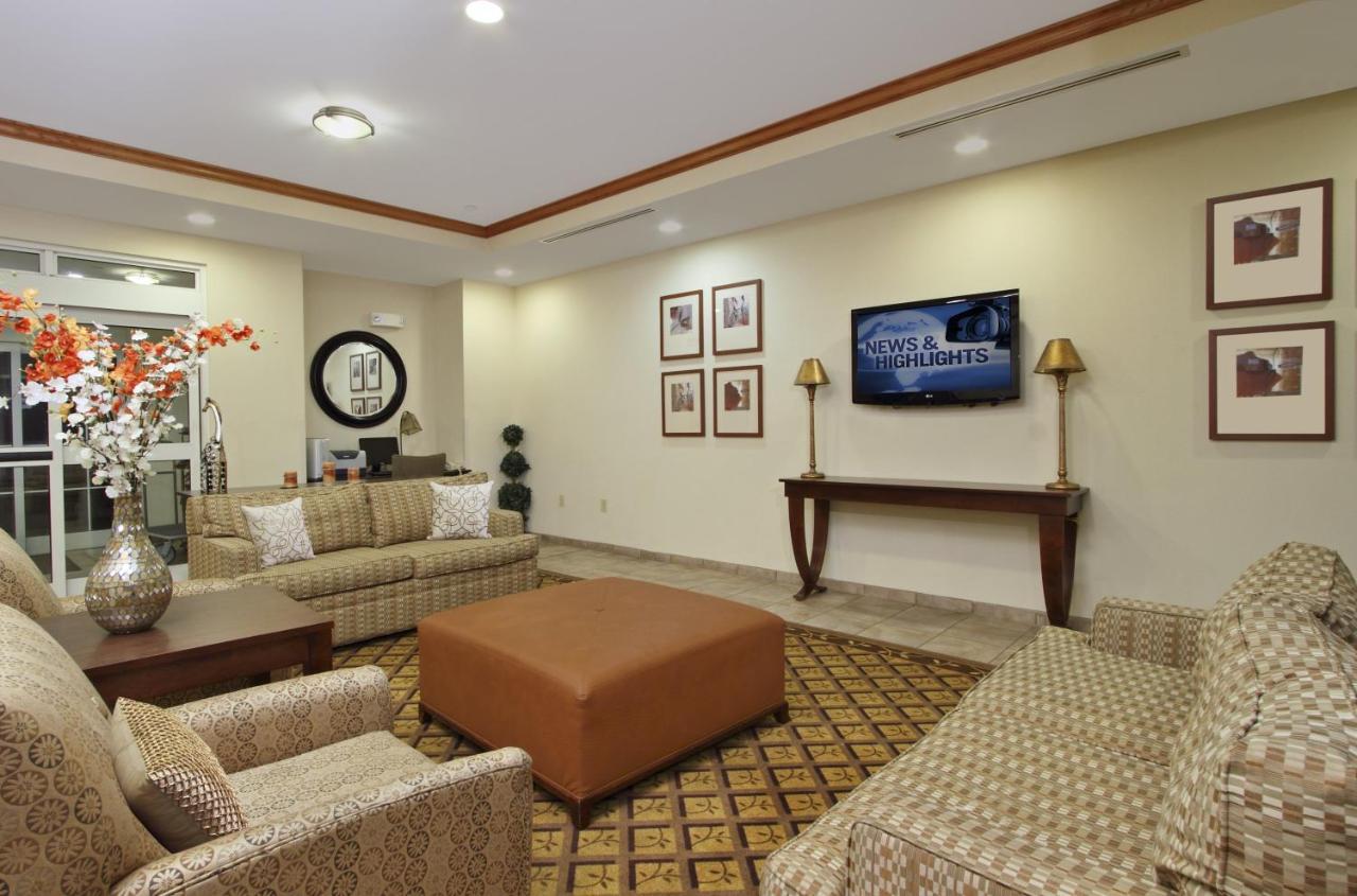 Candlewood Airport By Ihg Hotel