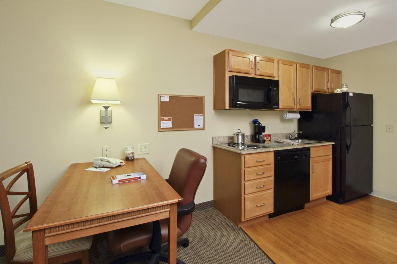 Hotel Candlewood Airport By Ihg