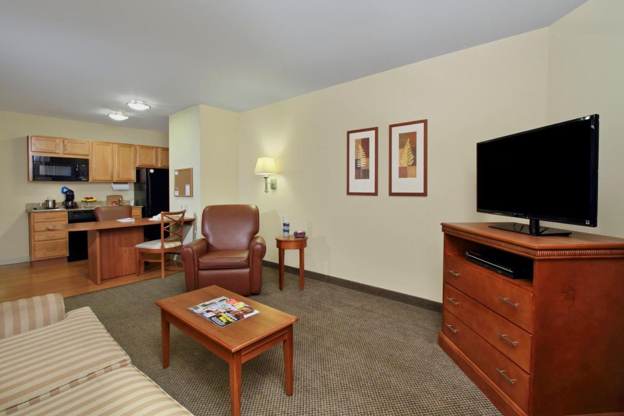 Hotel Candlewood Airport By Ihg