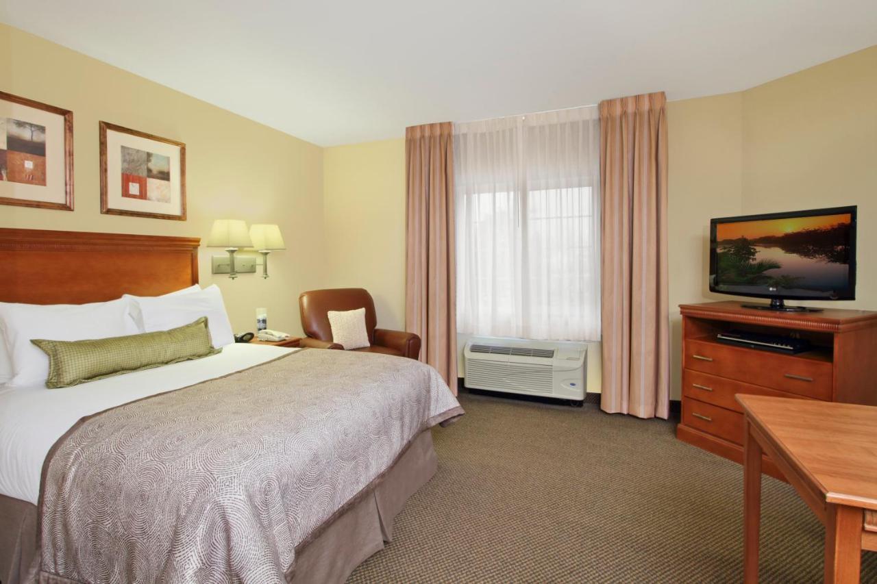 Candlewood Airport By Ihg Hotel 3*