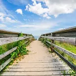 Sunny Cottage At Ocean View Beach Norfolk