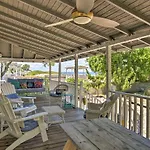 Classic Chesapeake Beachside Cottage With Porch!