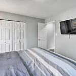 Bright Norfolk Home With Deck Less Than 3 Mi To Town!