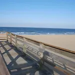 Cozy Suite - Pet Friendly, Beach Side Apts