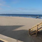 Cozy Suite - Pet Friendly, Beach Side Apts