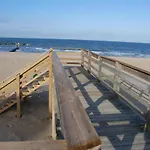 Cozy Suite - Pet Friendly, Beach Side Apts