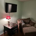 Boat House Apt, #3 - 2 Bedroom Water Front, Wifi, Pets Apts