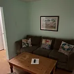 Boat House Ground Floor #2 - 1 Bedroom Waterfront, Wifi Apts