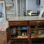 Historic Coastal Haven- Pet Friendly Fast Wi-Fi