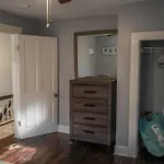 Historic Coastal Haven- Pet Friendly Fast Wi-Fi