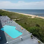 Best Western Plus Holiday Sands Inn & Suites