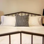 Sojourn At Colley Manor Unit 2 Sleeps 4