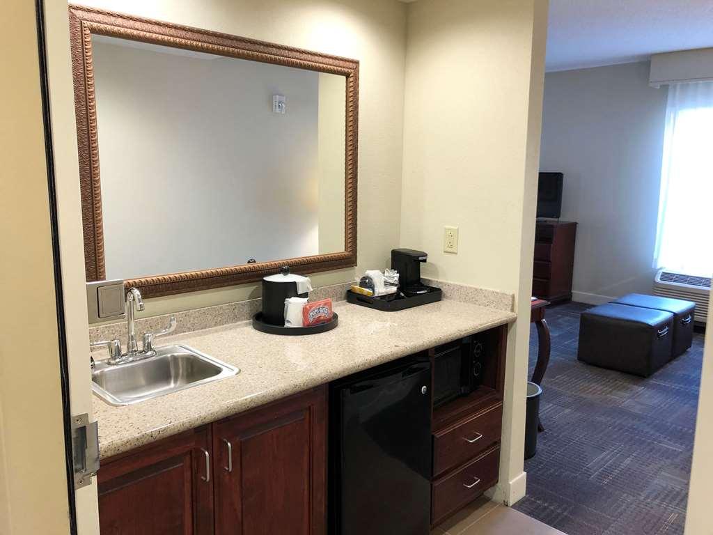 Hotel Hampton & Norfolk-airport 3*