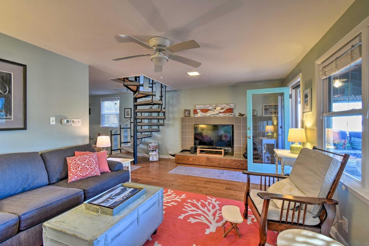 Classic Chesapeake Beachside With Porch! Holiday home *
