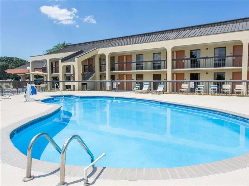 Motel Days By Wyndham Airport 2*