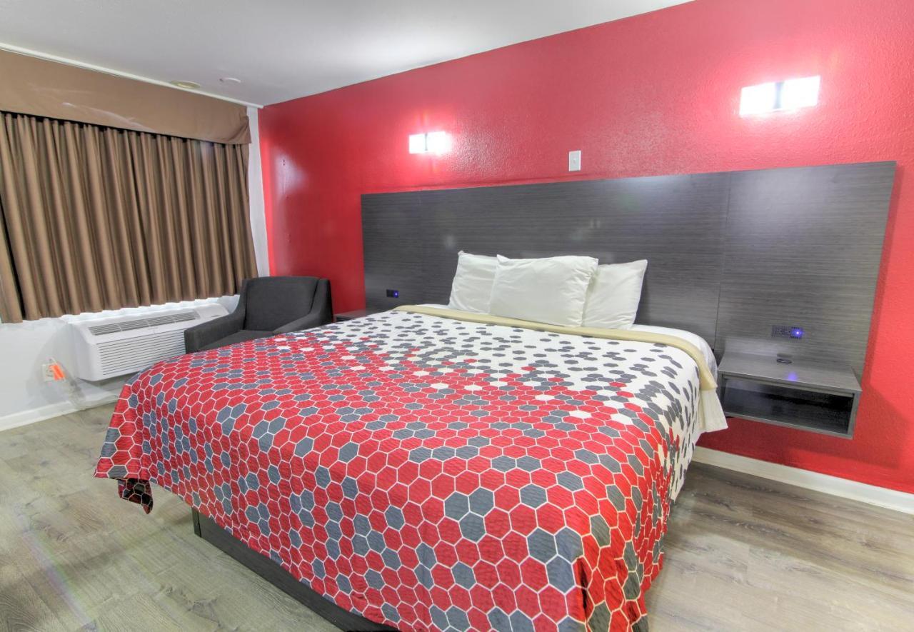 Econo Airport Hotel
