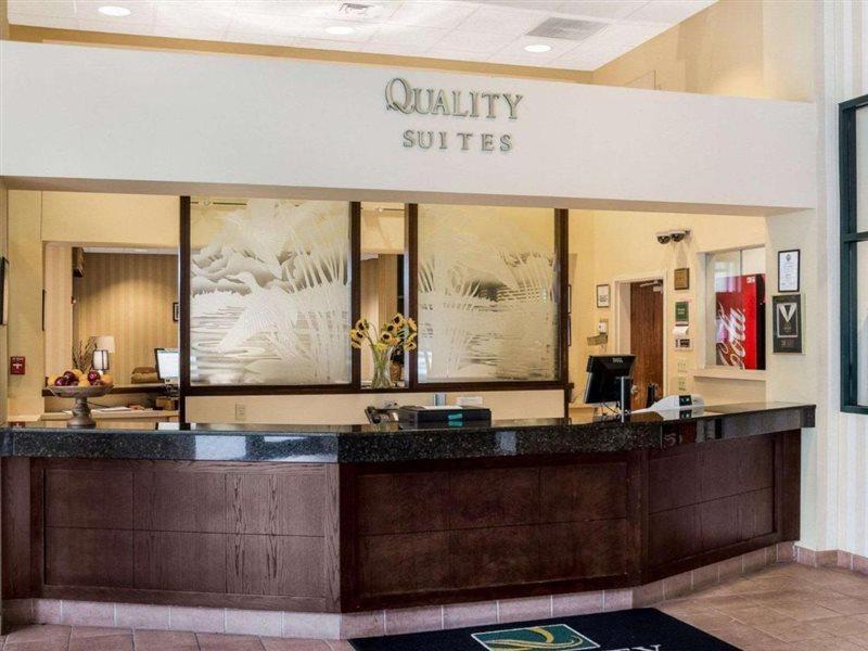 Hotel Quality Wright - Airport 3*