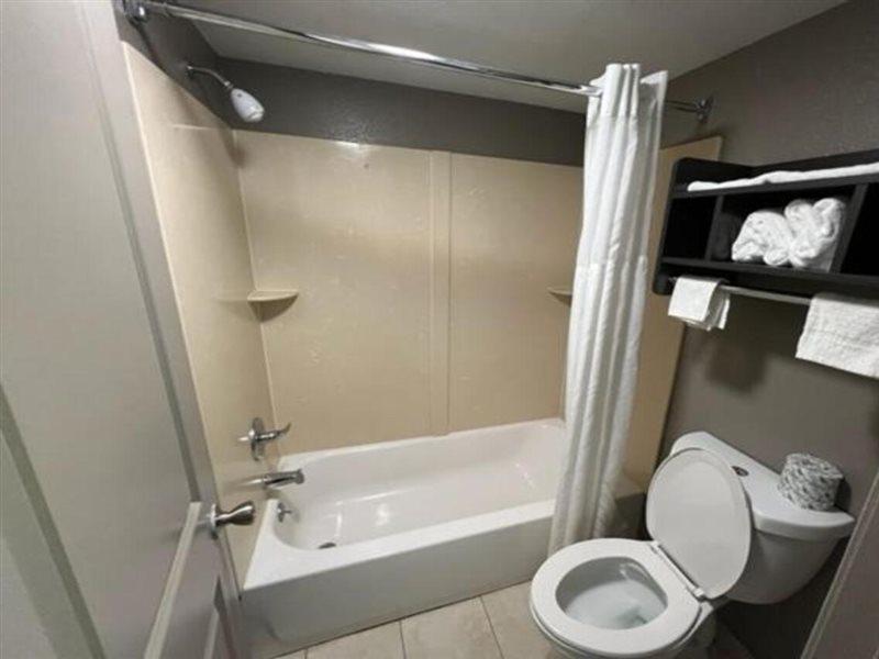 Hotel Econo Airport 2*