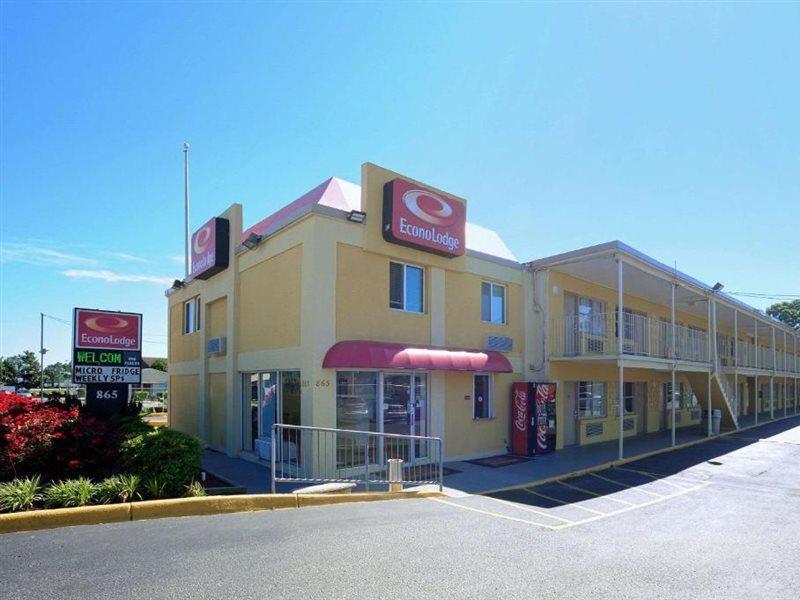 Lodge Econo At Military Circle