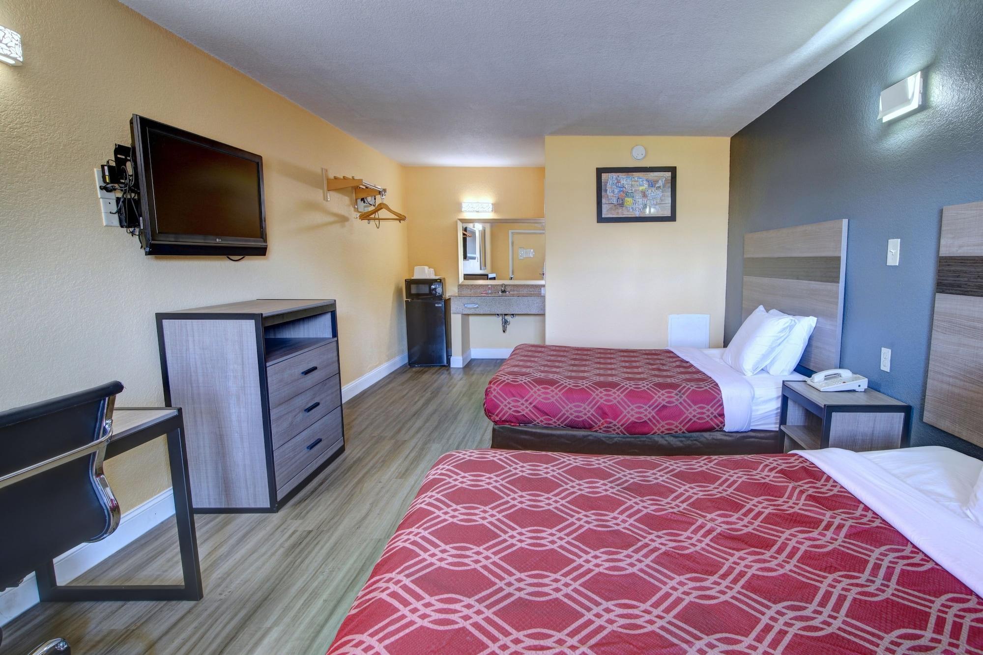 Econo At Military Circle Lodge *