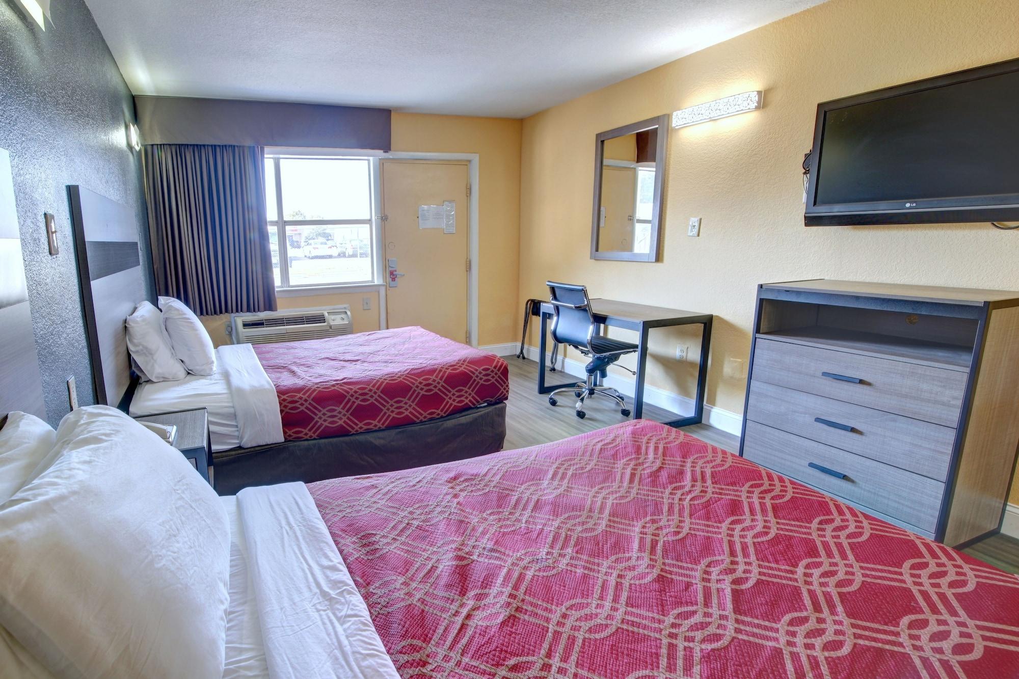 Lodge Econo At Military Circle