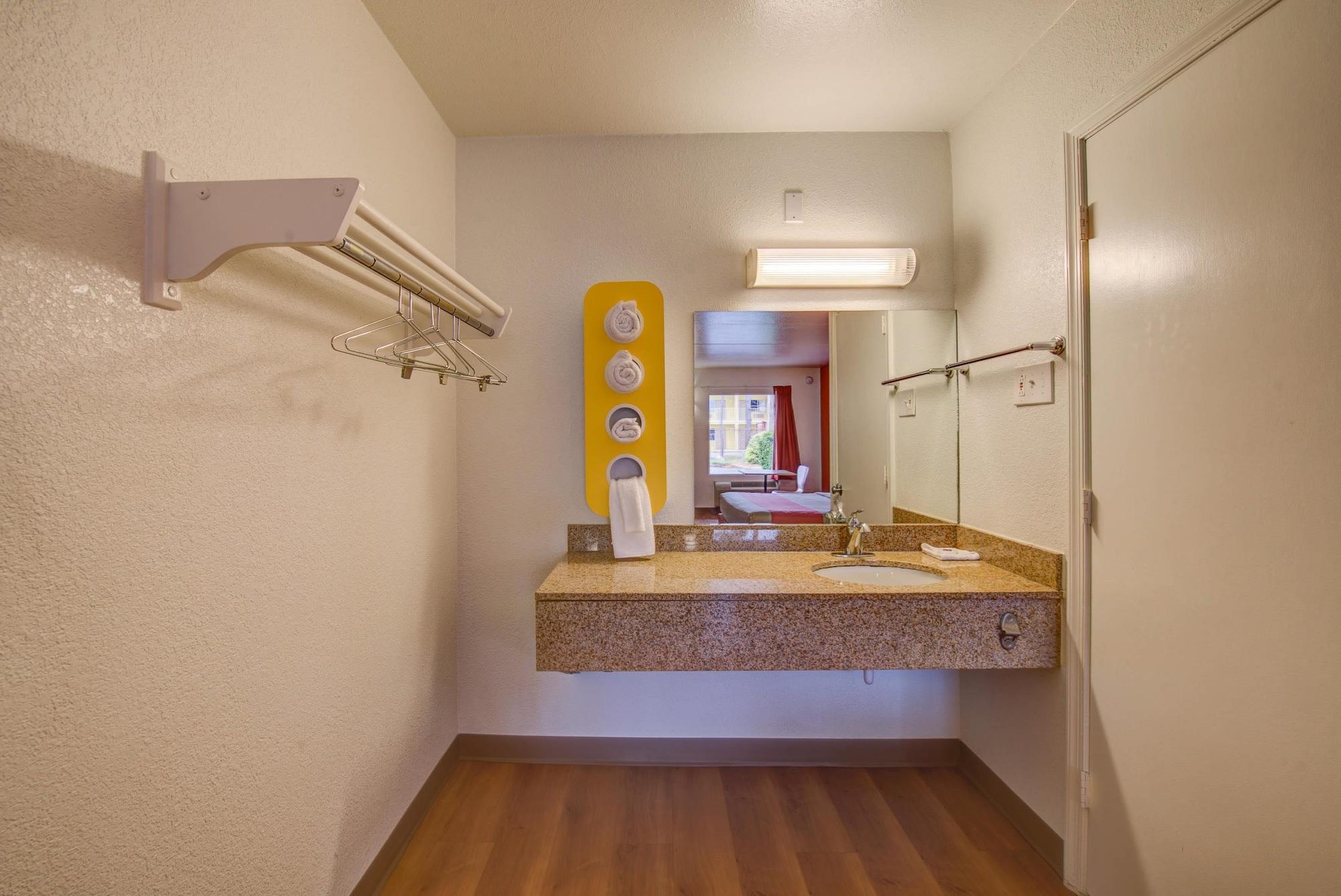 6-norfolk, Va Hotel 2*